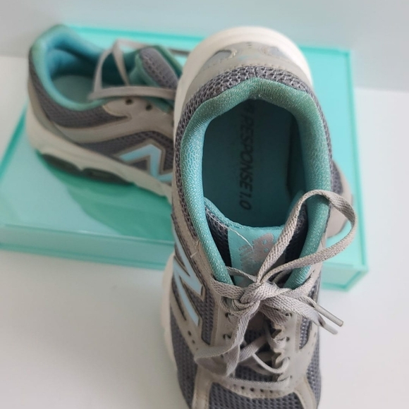 New Balance Women's Low Top sz 9 - Picture 3 of 5